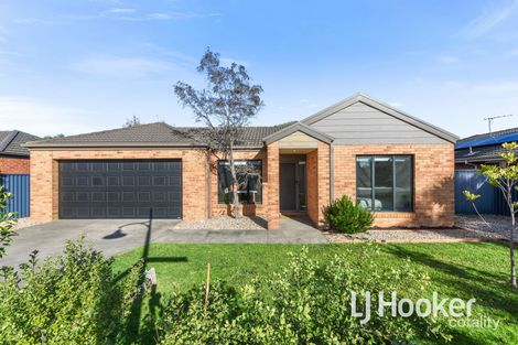 Property photo of 31 Scarlet Crescent Pakenham VIC 3810