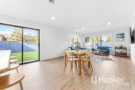 Property photo of 31 Scarlet Crescent Pakenham VIC 3810