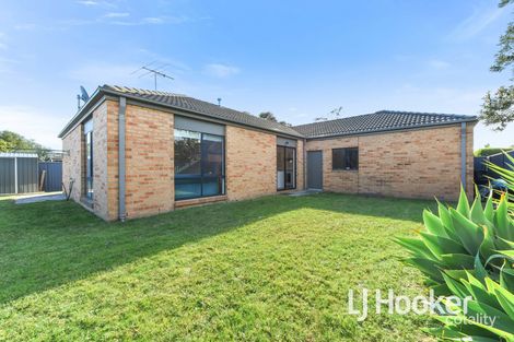 Property photo of 31 Scarlet Crescent Pakenham VIC 3810