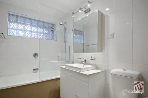 Property photo of 6 Doyle Place Endeavour Hills VIC 3802
