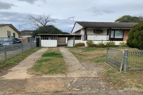 Property photo of 16 Sandakan Crescent Lethbridge Park NSW 2770