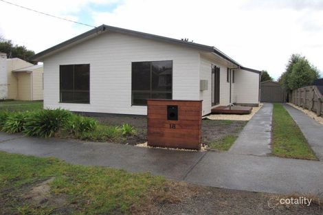 18 Boolarra Ave, Newborough, VIC 3825