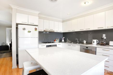 Property photo of 2/22 Apollo Crescent Dallas VIC 3047