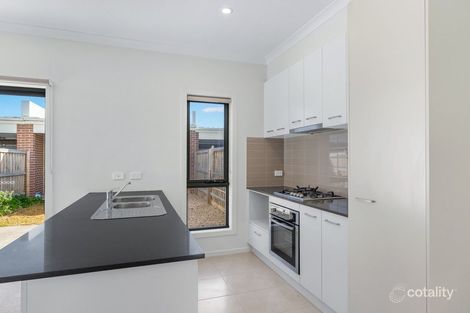 Property photo of 8 Illabunda Drive Werribee VIC 3030