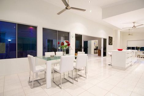 Property photo of 2 Carmelo Close Whitfield QLD 4870