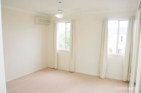 Property photo of 31/10 Chapman Place Oxley QLD 4075