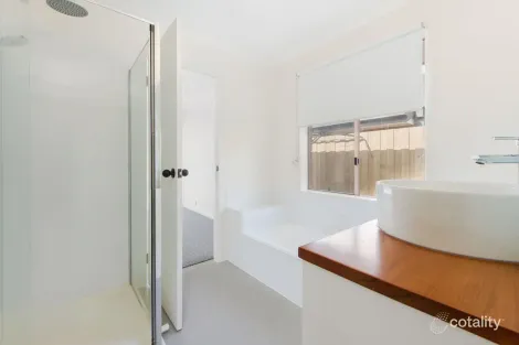 Property photo of 5 Momba Close Kurunjang VIC 3337