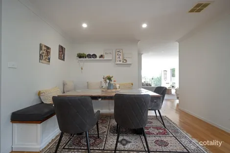 Property photo of 5 Haviland Street Coombs ACT 2611