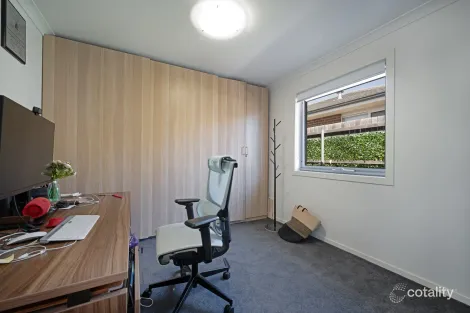 Property photo of 5 Haviland Street Coombs ACT 2611