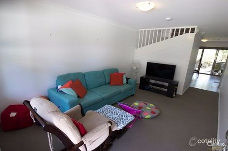 Property photo of 10/8 Angophora Drive Warabrook NSW 2304