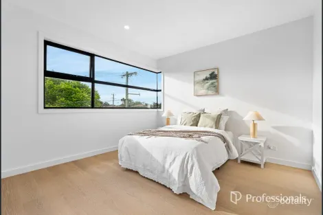 Property photo of 34 Glen Orme Avenue McKinnon VIC 3204