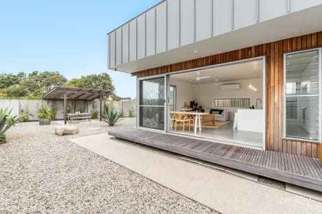 7b Dunes Ct, Yamba, NSW 2464