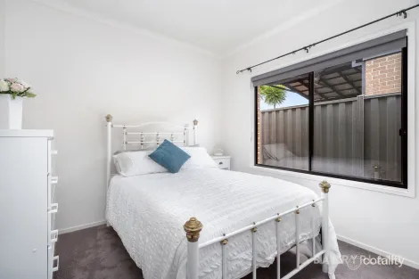 Property photo of 33 Erskine Road Mernda VIC 3754