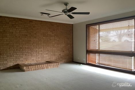 Property photo of 40 Lorenzo Crescent Rosemeadow NSW 2560