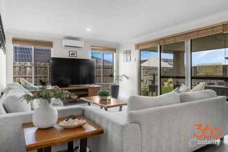 Property photo of 5 Iwasaki Crest Ellenbrook WA 6069