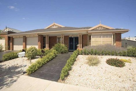 4 Bimbadeen St, Burnside, VIC 3023