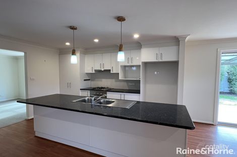 Property photo of 10 Burrows Court Orange NSW 2800