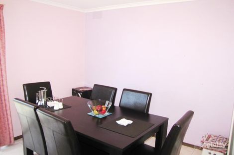 Property photo of 4 Clovelly Drive Craigieburn VIC 3064