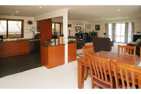 Property photo of 10 Bendale Court Mill Park VIC 3082