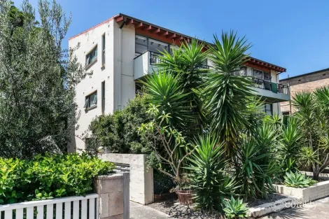 Property photo of 9/16 Moore Road Freshwater NSW 2096