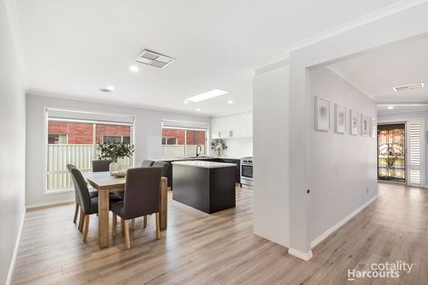 Property photo of 60 Oaklands Way Pakenham VIC 3810