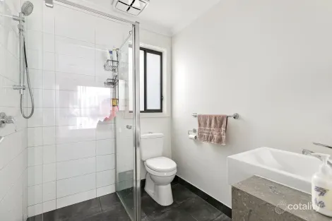 Property photo of 6 Oscar Circuit Roxburgh Park VIC 3064