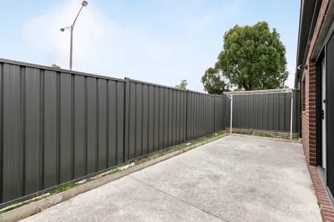 Property photo of 6 Oscar Circuit Roxburgh Park VIC 3064