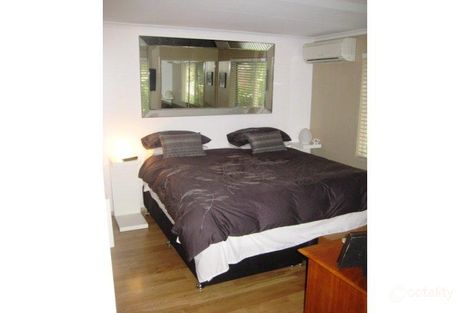 Property photo of 17 Hardwick Lane Kensington VIC 3031