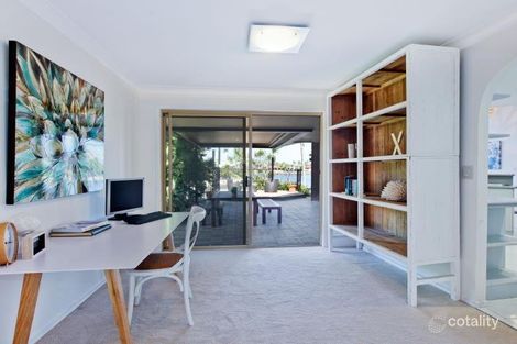 Property photo of 28 Village High Road Benowa QLD 4217