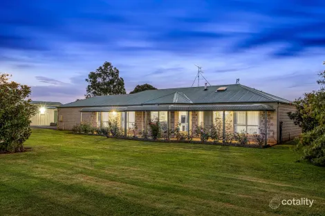 82 Mcguigans Rd, Millbrook, VIC 3352