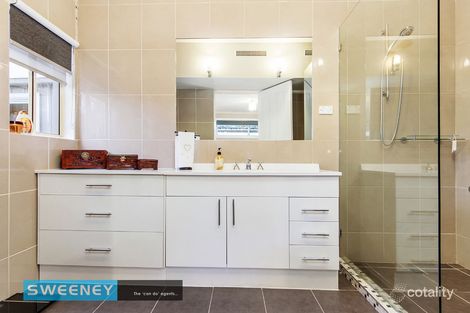 Property photo of 33 Robyn Avenue Albanvale VIC 3021