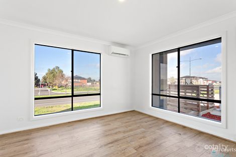 Property photo of 27 Daydream Place Wollert VIC 3750