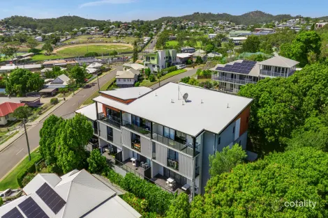 2/1 BAYNE ST, WEST GLADSTONE, QLD 4680
