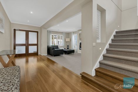 Property photo of 2 Seine Place Caroline Springs VIC 3023
