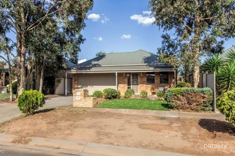 Property photo of 43 Hollington Crescent Point Cook VIC 3030