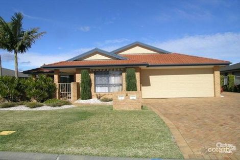 1/8 Cedar Gr, Forster, NSW 2428