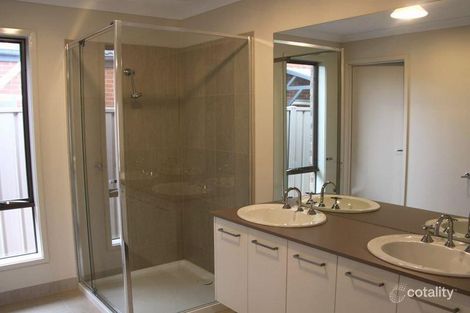 Property photo of 32 Breakwater Crescent Point Cook VIC 3030