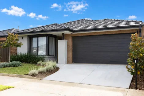 8 Wicklow Dr, Melton South, VIC 3338