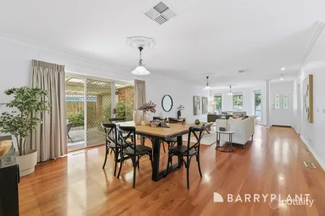 Property photo of 4 Glover Court Berwick VIC 3806