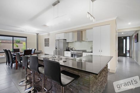 Property photo of 4 Maor Drive Pakenham VIC 3810