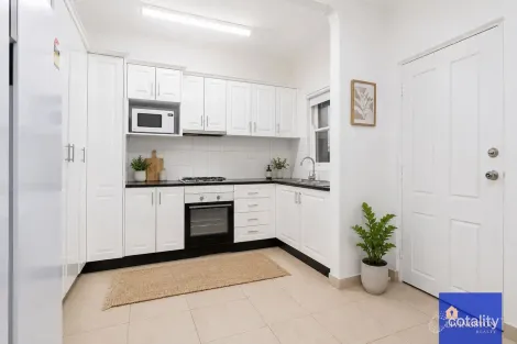 2/12 Dellwood St, South Granville, NSW 2142