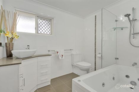Property photo of 1/253 Cavendish Road Coorparoo QLD 4151
