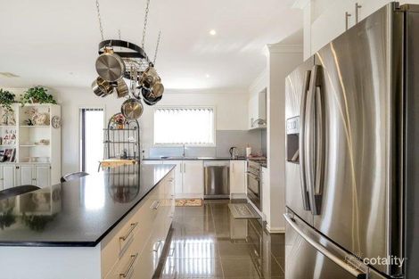 Property photo of 34 Joseph Banks Drive Pakenham VIC 3810