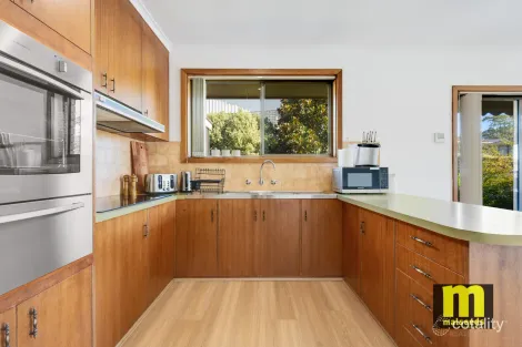 Property photo of 6 Mayfair Crescent Mount Gambier SA 5290