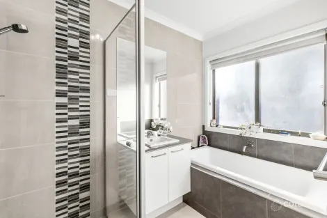 Property photo of 5 Even Way Armstrong Creek VIC 3217