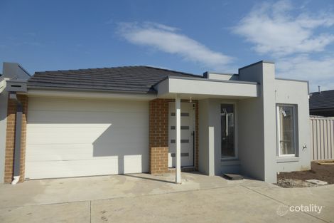 Property photo of 14 Woodlet Place Pakenham VIC 3810