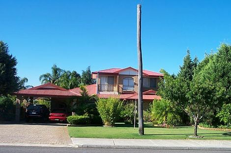 31 Forest Lakes Dr, Thornlie, WA 6108