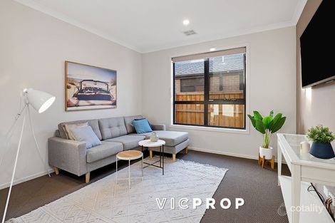 Property photo of 28 Kyogle Avenue Point Cook VIC 3030