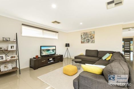 Property photo of 25 Copernicus Circuit Cranbourne West VIC 3977