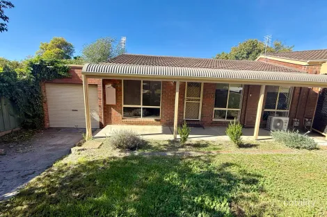 1/2 St Johns Cl, Kangaroo Flat, VIC 3555
